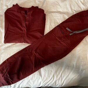 Figs Dark Pink Scrub Set in size Small